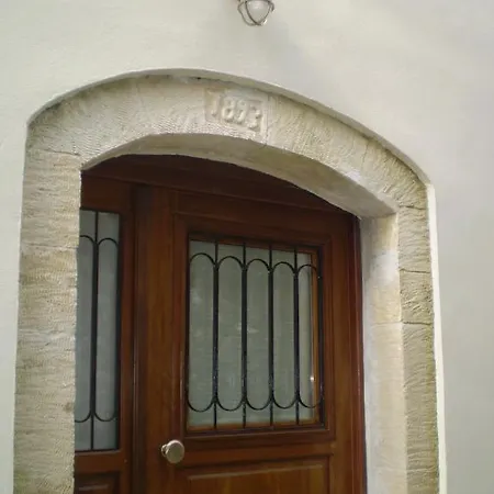 Eleva Aryiroúpolis